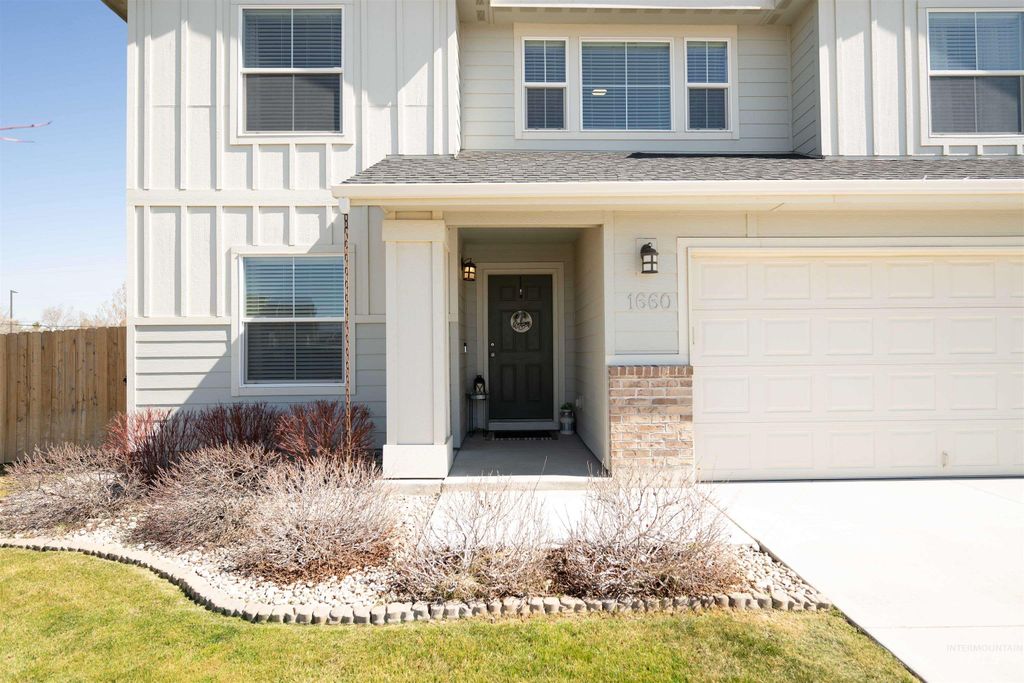 Photo of 1660 SW Levant Way, Mountain Home, ID 83647 (MLS # 98978863)