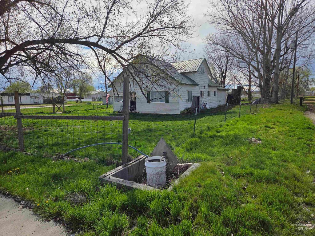 Photo of 1242 S 12th Street, Payette, ID 83661 (MLS # 98980597)