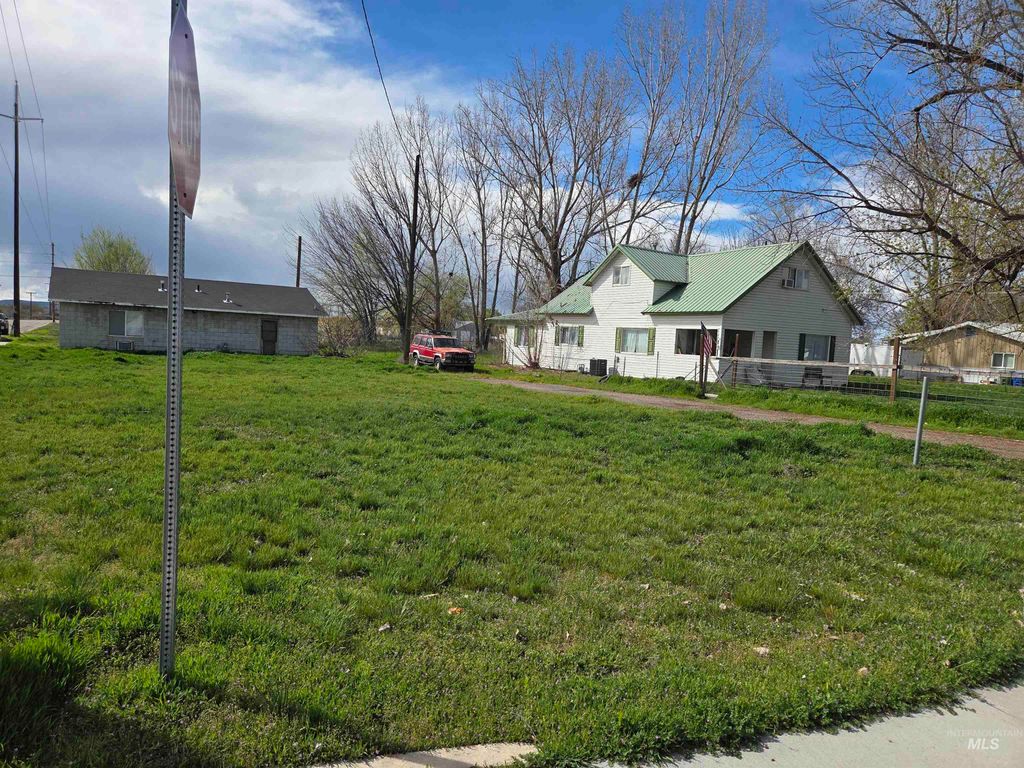 Photo of 1242 S 12th Street, Payette, ID 83661 (MLS # 98980597)