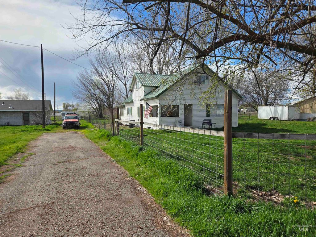 Photo of 1242 S 12th Street, Payette, ID 83661 (MLS # 98980597)