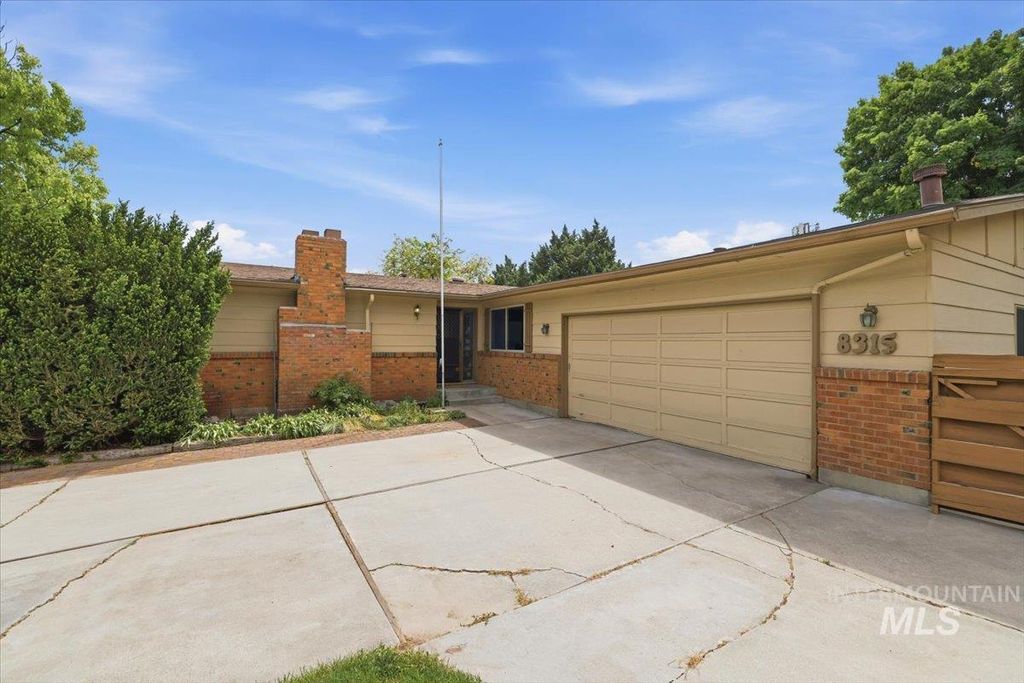 Photo of 8315 W Valley View Dr, Boise, ID 83704 (MLS # 98986149)