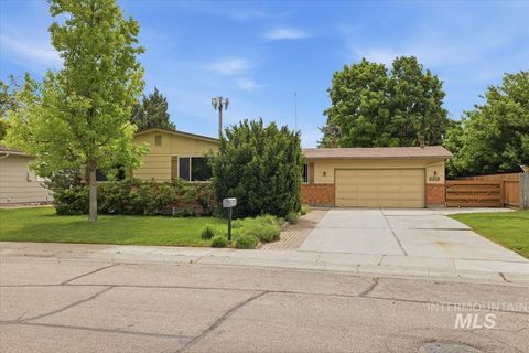Photo of 8315 W Valley View Dr, Boise, ID 83704 (MLS # 98986149)