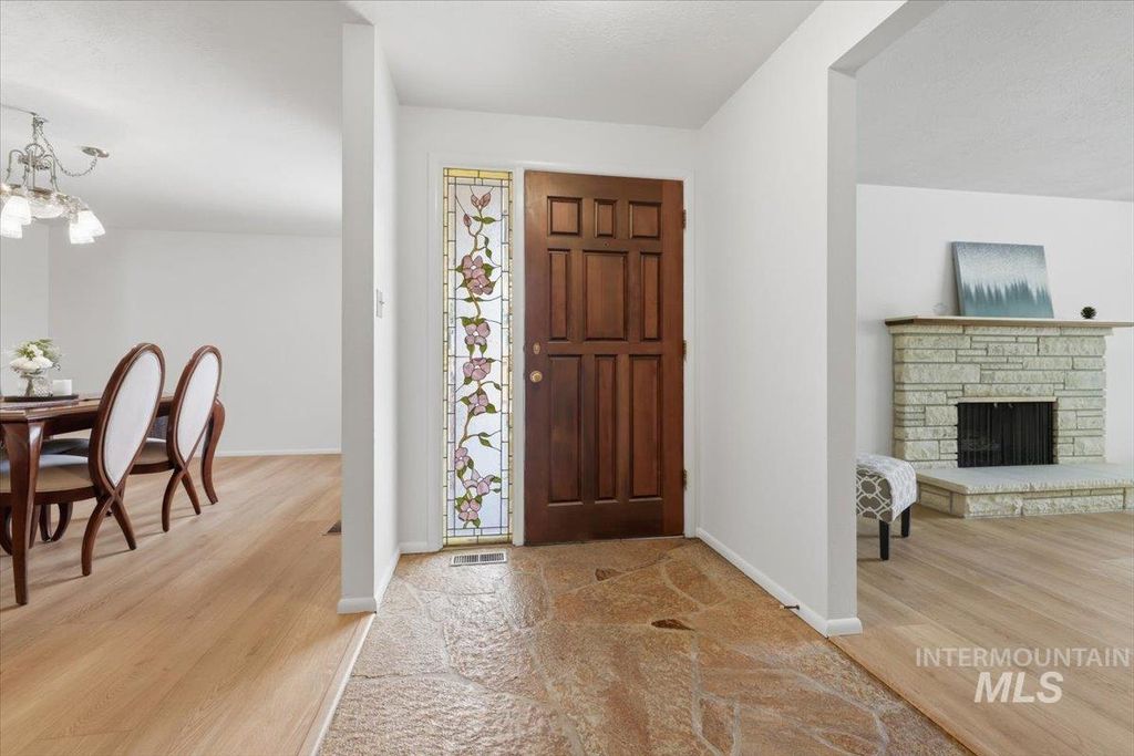 Photo of 8315 W Valley View Dr, Boise, ID 83704 (MLS # 98986149)