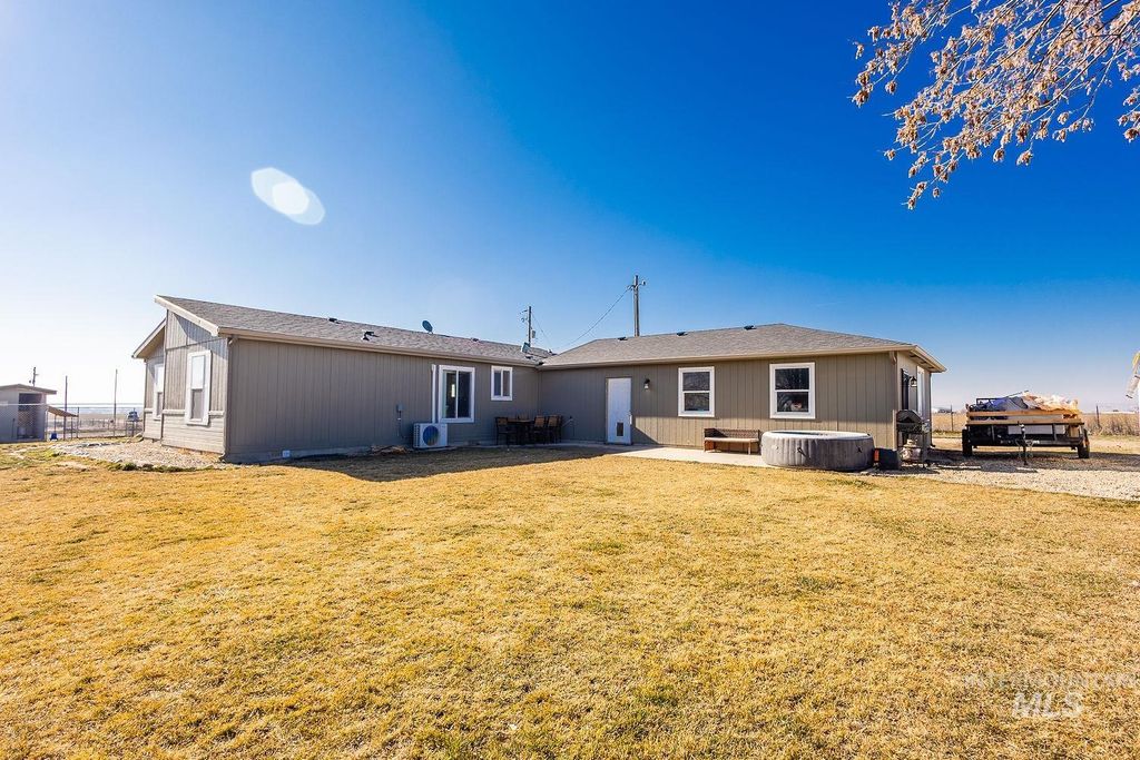 Photo of 21568 Market Rd, Parma, ID 83660 (MLS # 98974110)