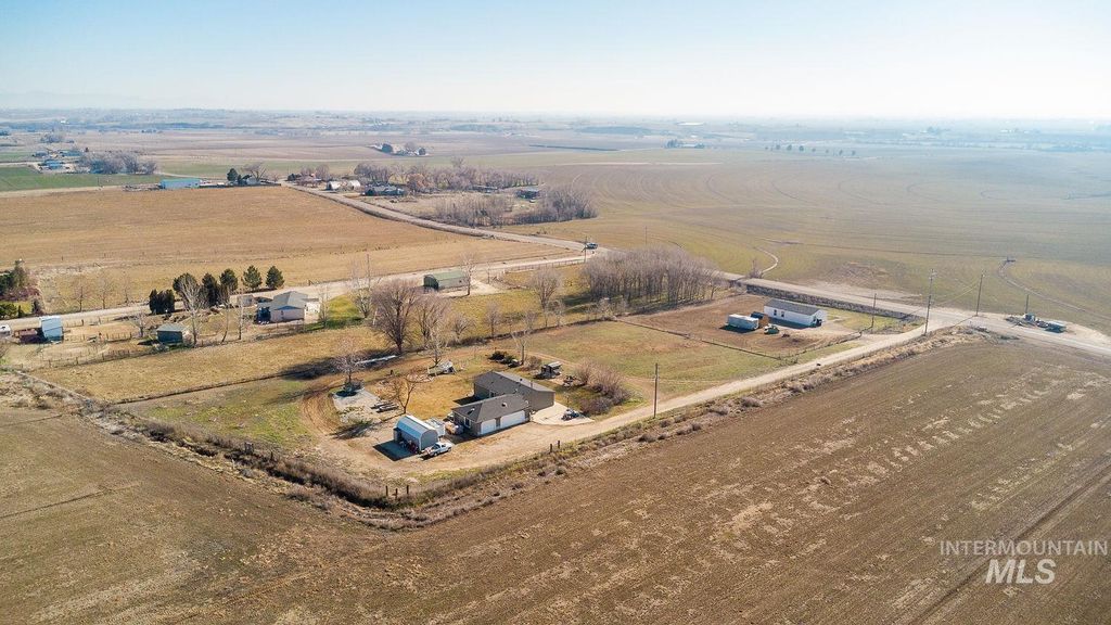 Photo of 21568 Market Rd, Parma, ID 83660 (MLS # 98974110)