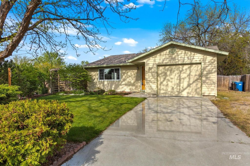 Photo of 1510 E Greensboro St, Boise, ID 83706 (MLS # 98982157)