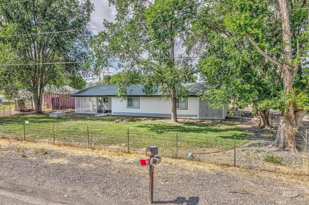 Photo of 3315 NW 7th Ave, Ontario, OR 97914 (MLS # 98980189)