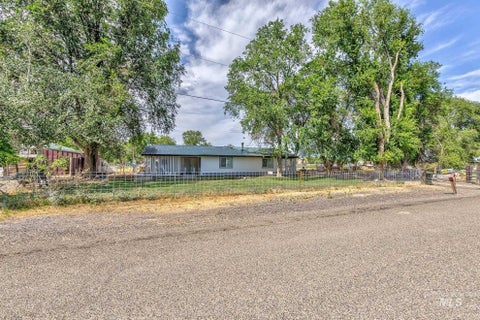 Photo of 3315 NW 7th Ave, Ontario, OR 97914 (MLS # 98980189)
