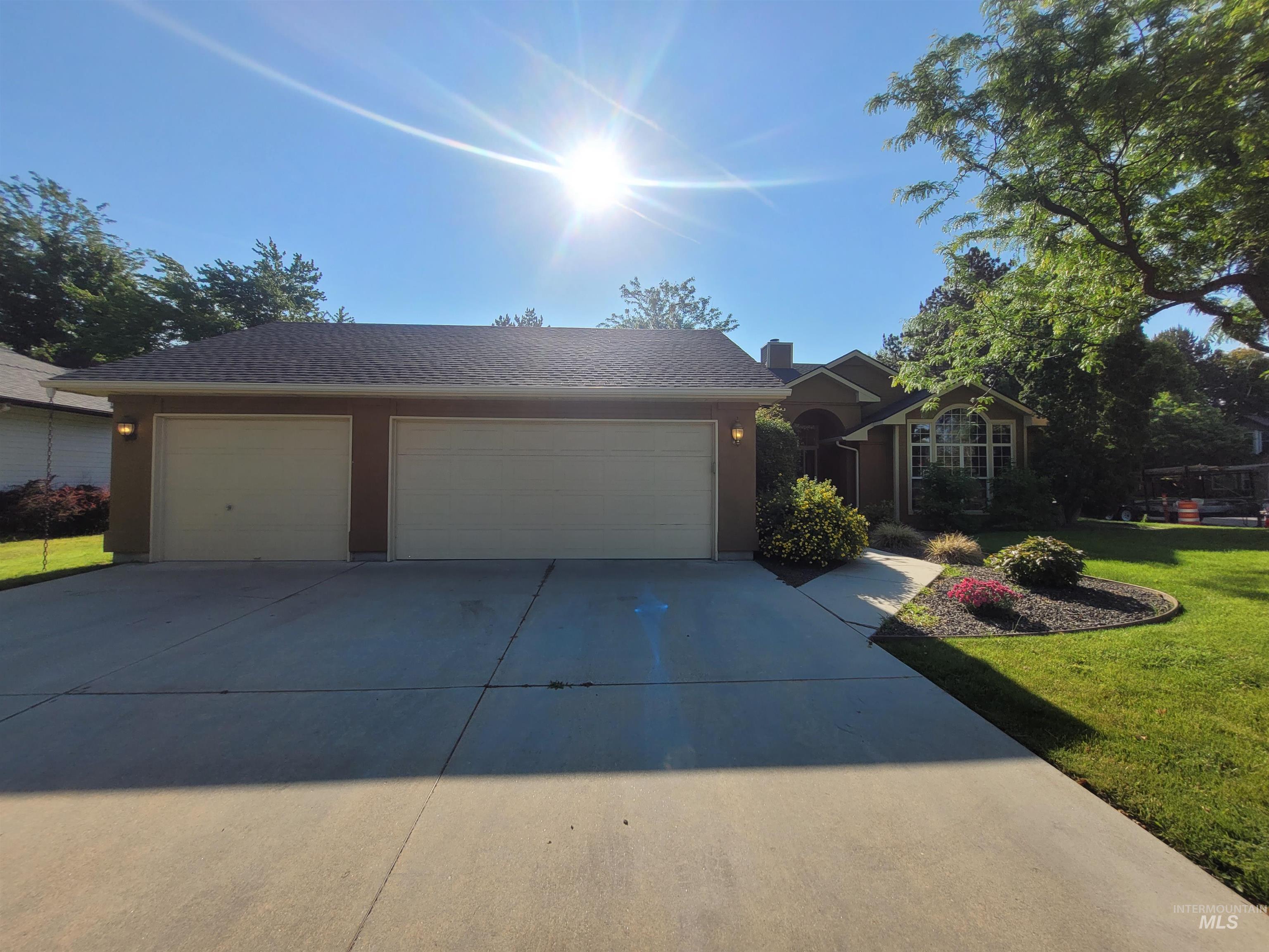 3832 N Jullion Way