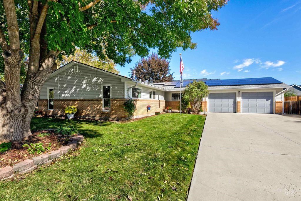 Photo of 2248 E Sadie Dr, Eagle, ID 83616 (MLS # 98972371)