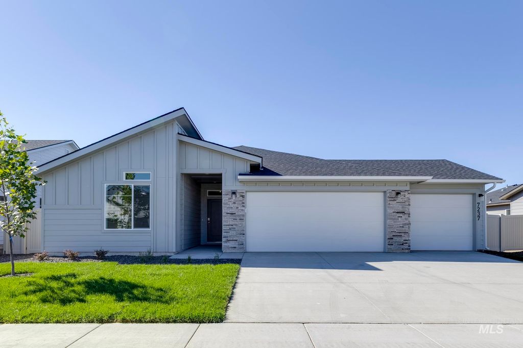Photo of 18461 N Sweet William Ave, Nampa, ID 83687 (MLS # 98972723)