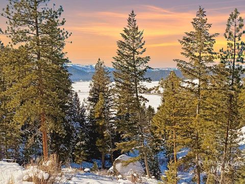 Photo of 1 San Ignacio Way, Cascade, ID 83611 (MLS # 98956680)