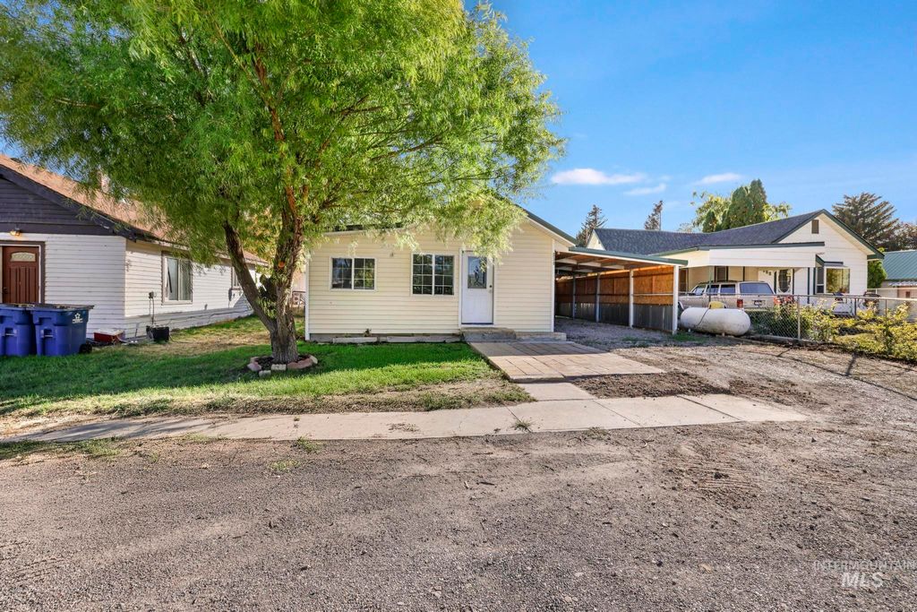 Photo of 230 2nd Street, Hazelton, ID 83335 (MLS # 98964182)