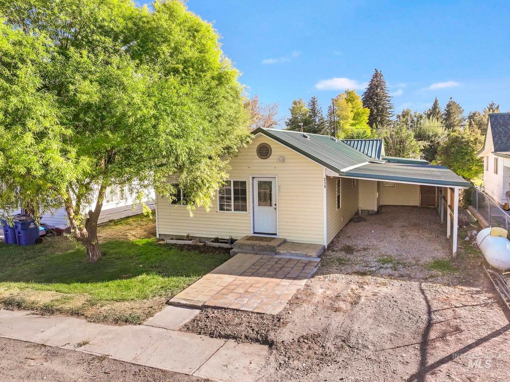 Photo of 230 2nd Street, Hazelton, ID 83335 (MLS # 98964182)