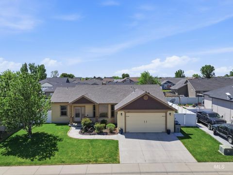 Photo of 1045 12th South, Mountain Home, ID 83647 (MLS # 98986045)