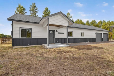 Photo of 29 Grand Fir Drive, Donnelly, ID 83615 (MLS # 98979494)