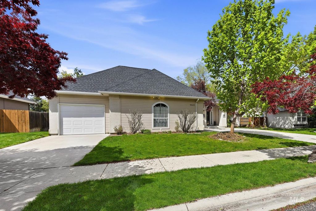 Photo of 3043 S Slate Creek Way, Meridian, ID 83642 (MLS # 98983090)