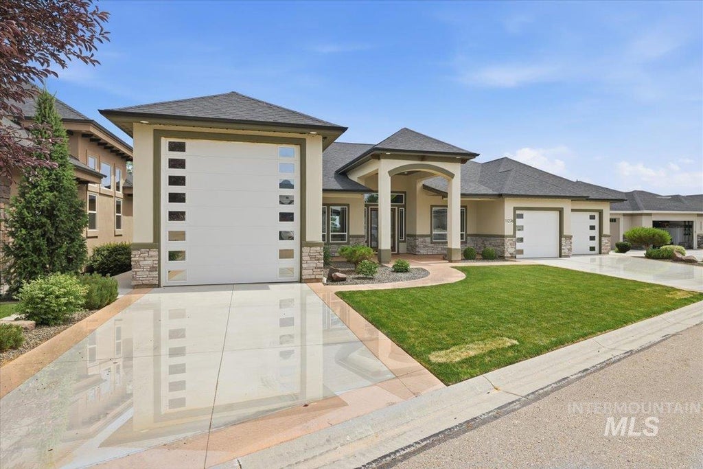 Photo of 11274 W Royal Ridge Ct, Nampa, ID 83686 (MLS # 99003974)