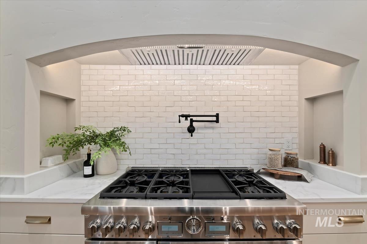 196 N Timber Wolf Pl