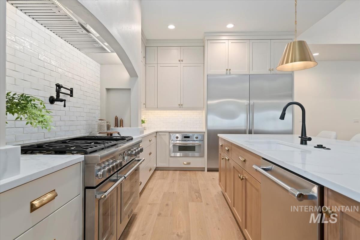 196 N Timber Wolf Pl