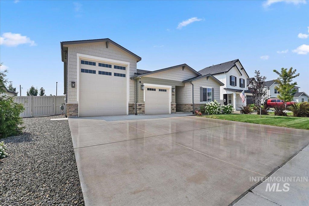 Photo of 555 Burnside Ave, Middleton, ID 83644 (MLS # 98996434)