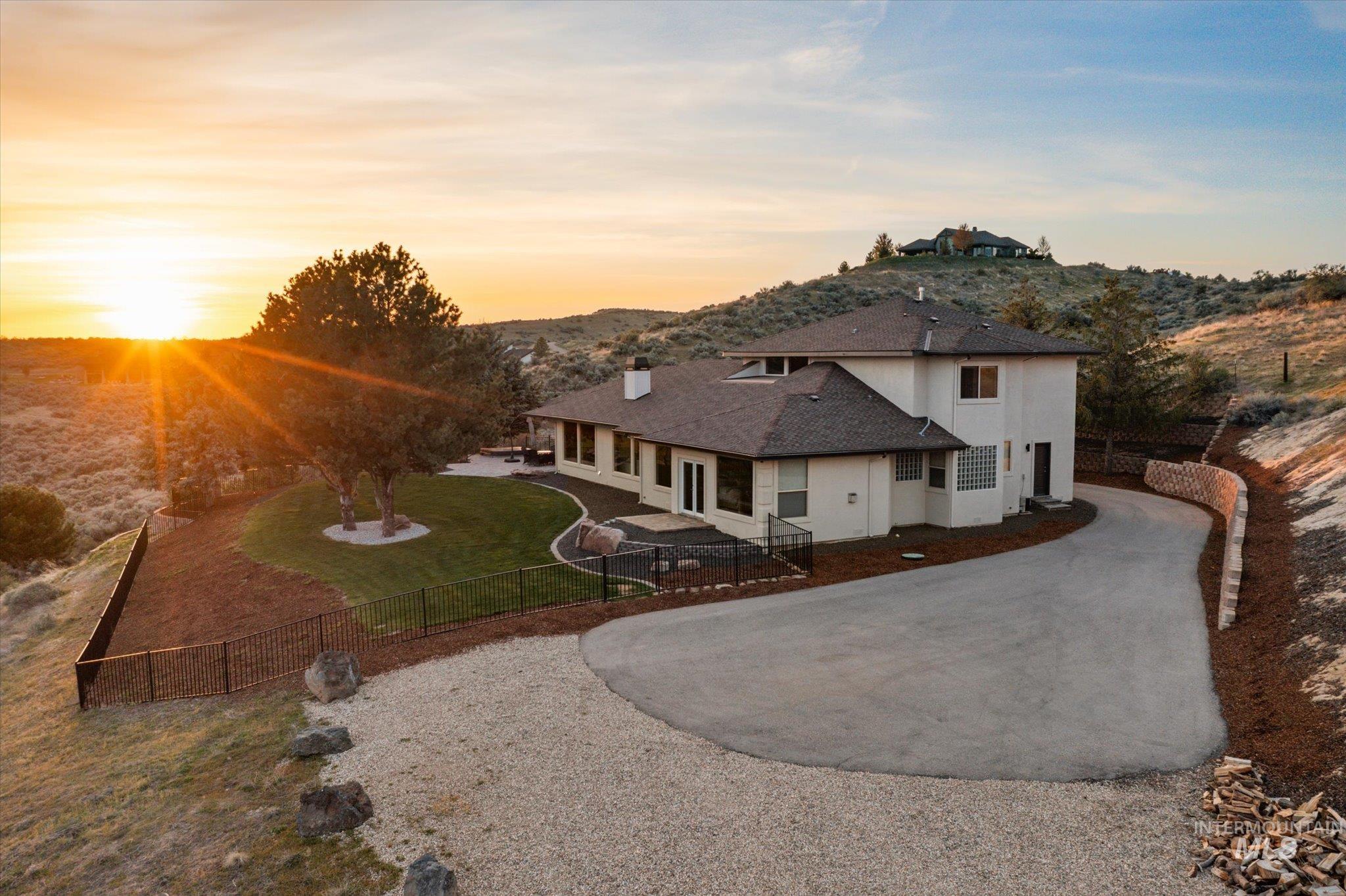 4239 N. Triple Ridge Place