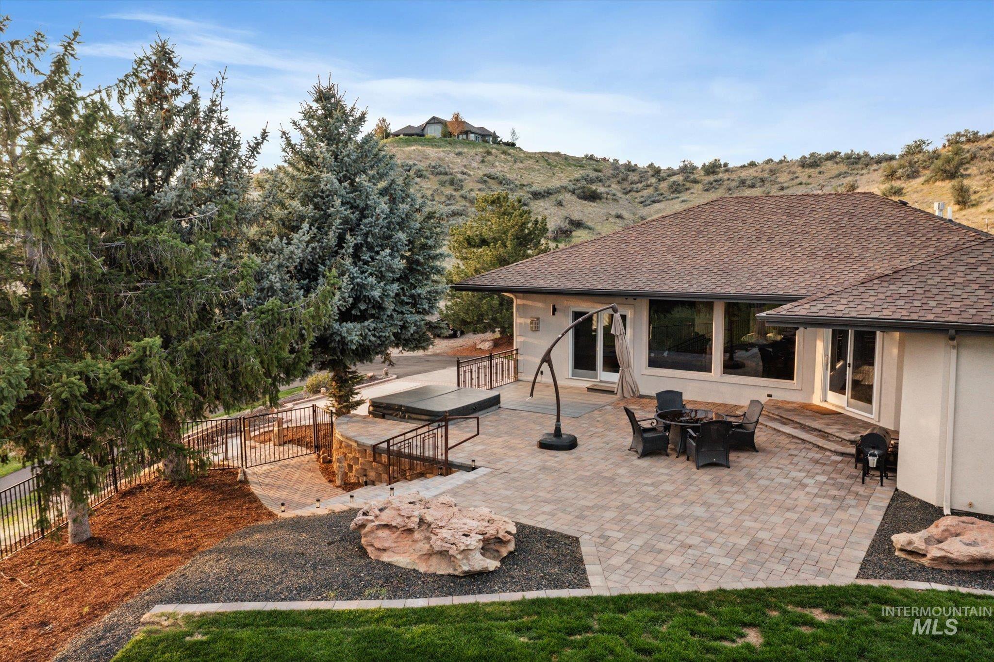 4239 N. Triple Ridge Place