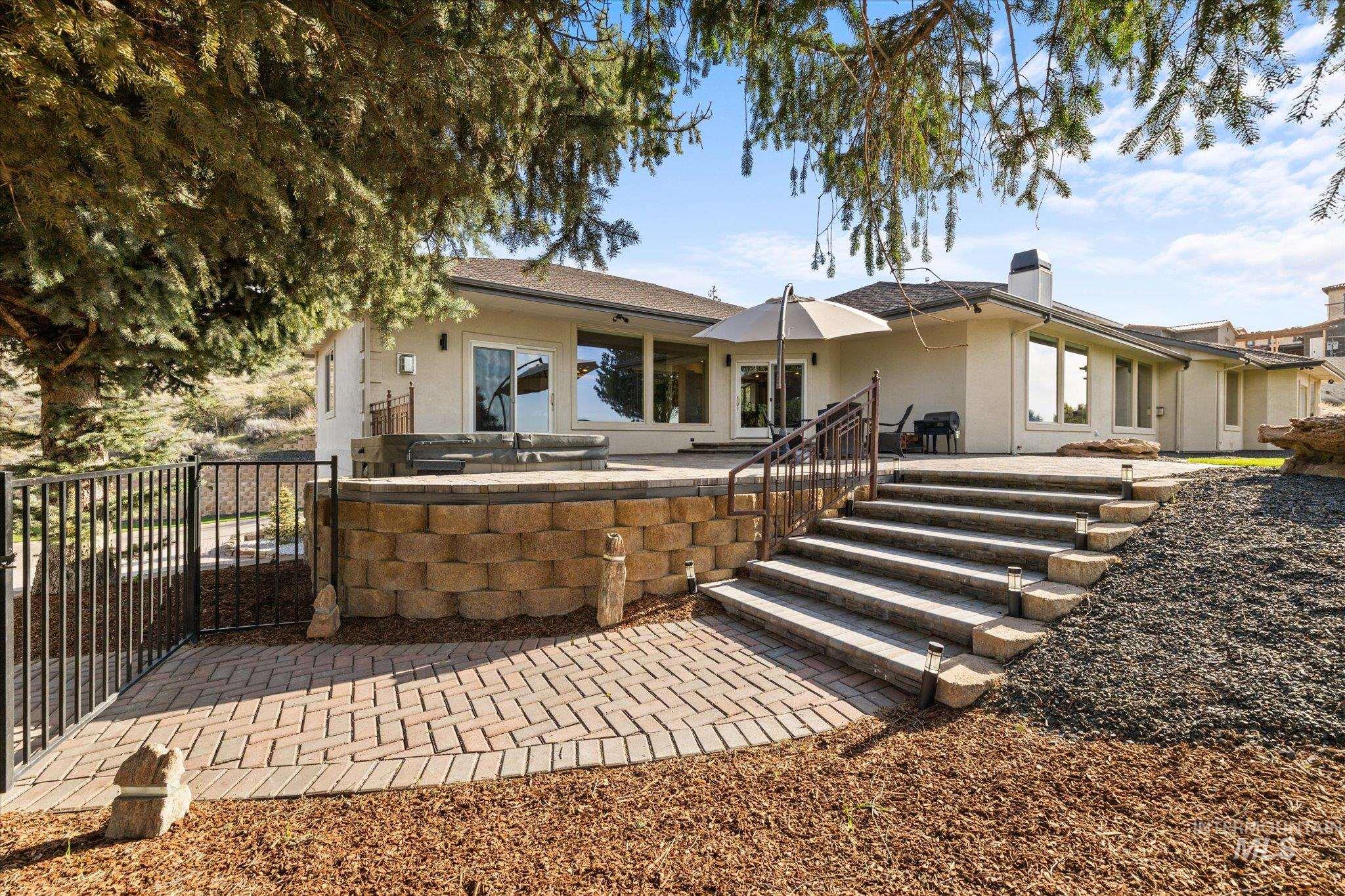 4239 N. Triple Ridge Place