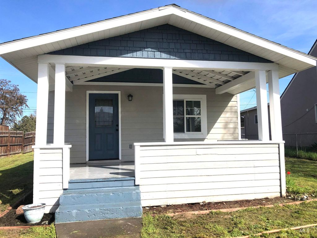 Photo of 717 10th St, Clarkston, WA 99403 (MLS # 98981222)