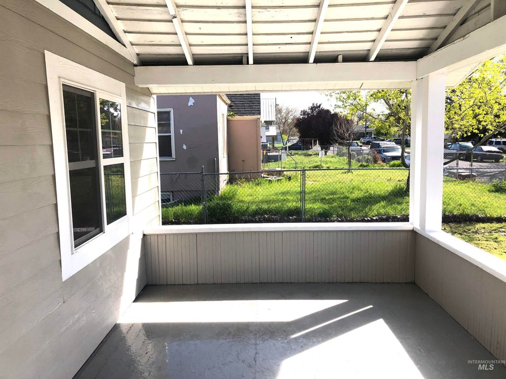 Photo of 717 10th St, Clarkston, WA 99403 (MLS # 98981222)