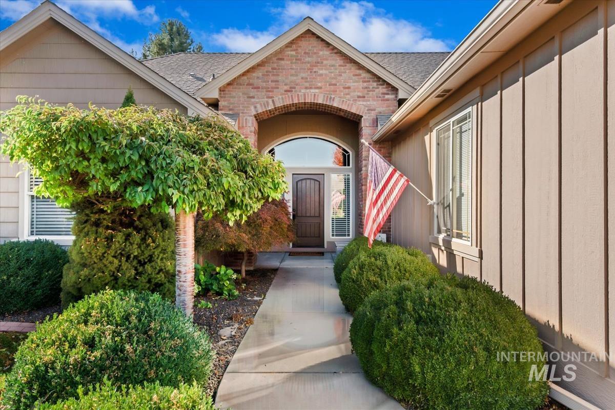 2899 N Silverleaf Way
