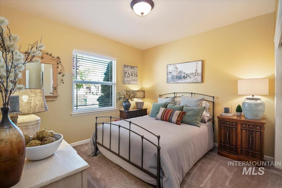 2899 N Silverleaf Way