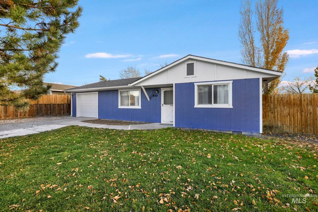 Photo of 835 20th Ave E Ave, Jerome, ID 83338 (MLS # 98967984)