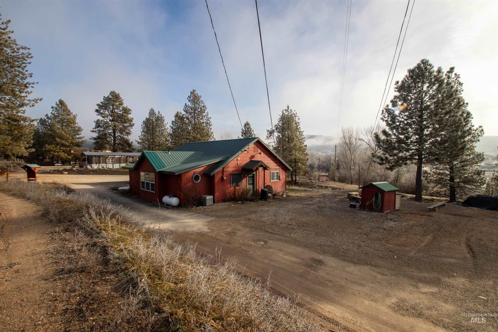 Photo of 609 S Middlefork Rd, Garden Valley, ID 83622 (MLS # 98971982)