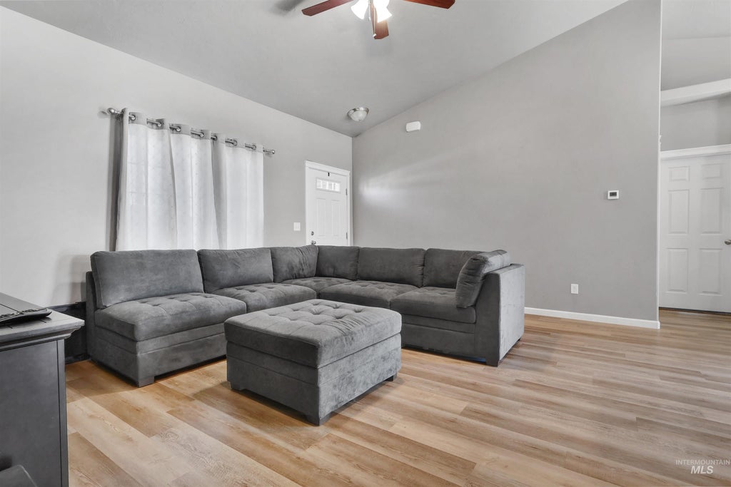 Photo of 612 Heidi Ave, Twin Falls, ID 83301 (MLS # 98998477)