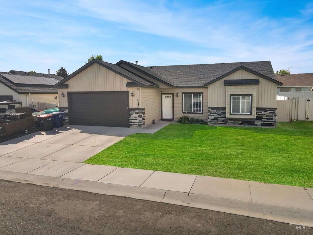 Photo of 612 Heidi Ave, Twin Falls, ID 83301 (MLS # 98998477)