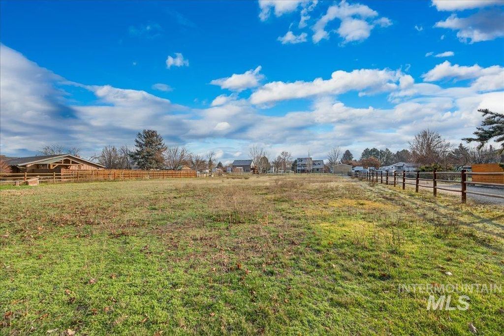 Photo of 16890 Meadow Ln, Nampa, ID 83687 (MLS # 98971649)