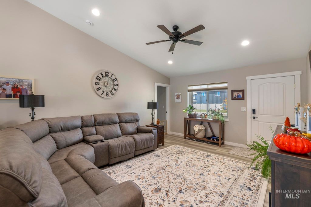 Photo of 607 Cheri Ct, Kimberly, ID 83341 (MLS # 98973129)