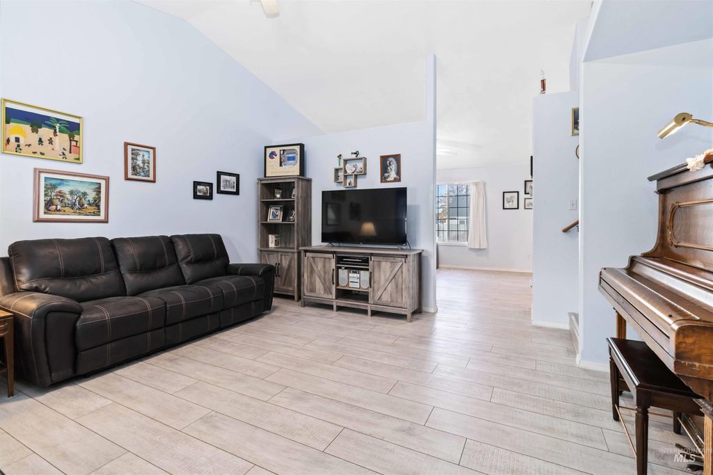 Photo of 11720 W Trinity Ave, Nampa, ID 83651 (MLS # 98967144)