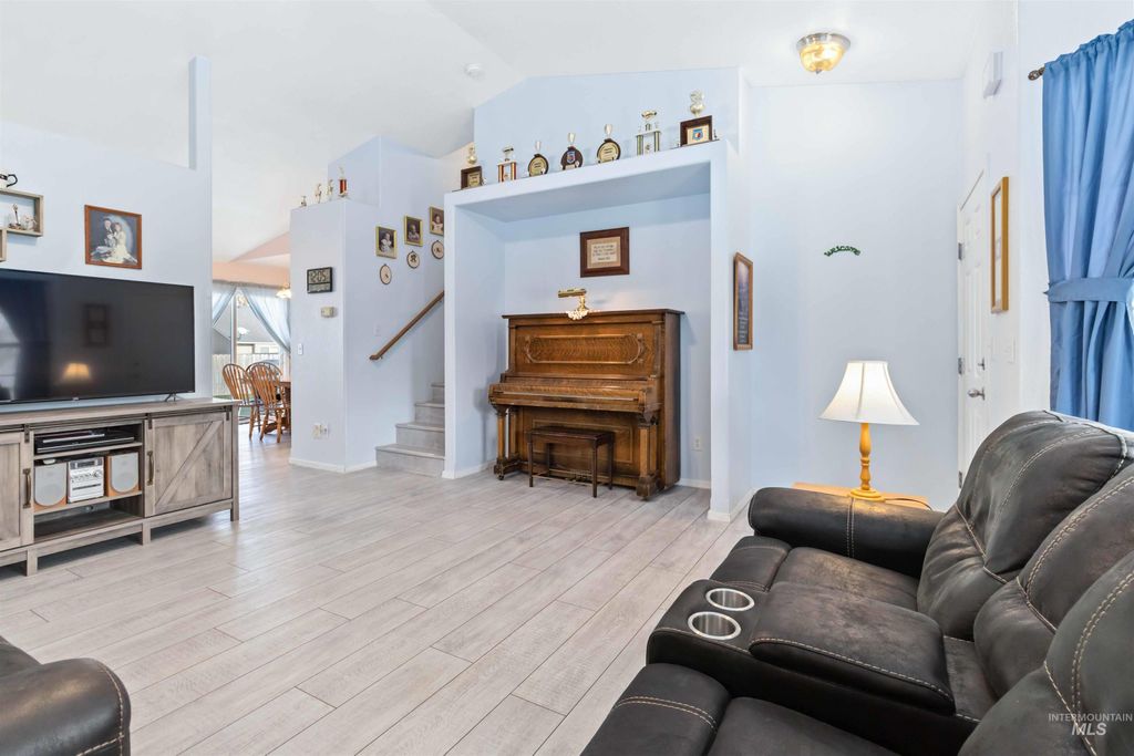 Photo of 11720 W Trinity Ave, Nampa, ID 83651 (MLS # 98967144)