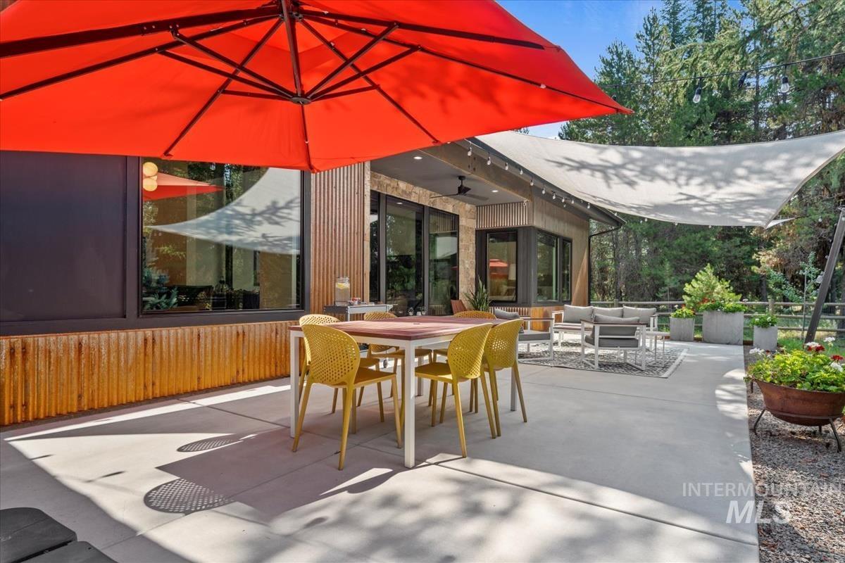 View of patio / terrace featuring an outdoor hangout area, outdoor dining area, and ceiling fan