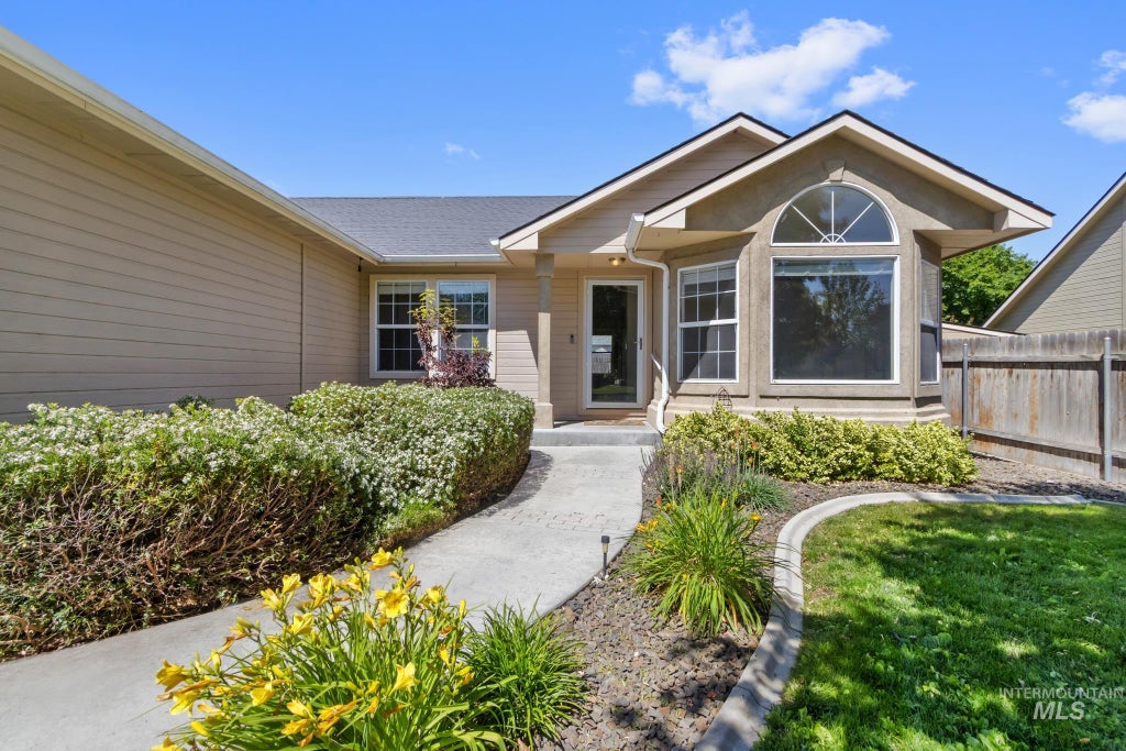 Photo of 2409 S Wildrye Way, Nampa, ID 83686 (MLS # 98989815)
