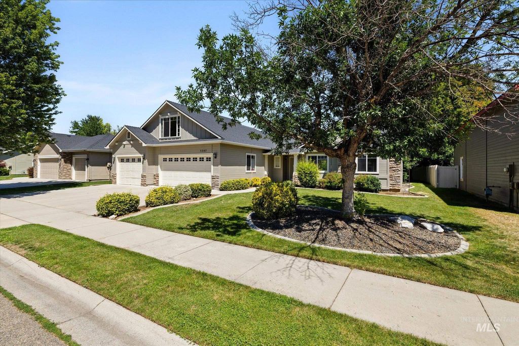 Photo of 5282 N Schumann Ave, Meridian, ID 83646 (MLS # 98968870)