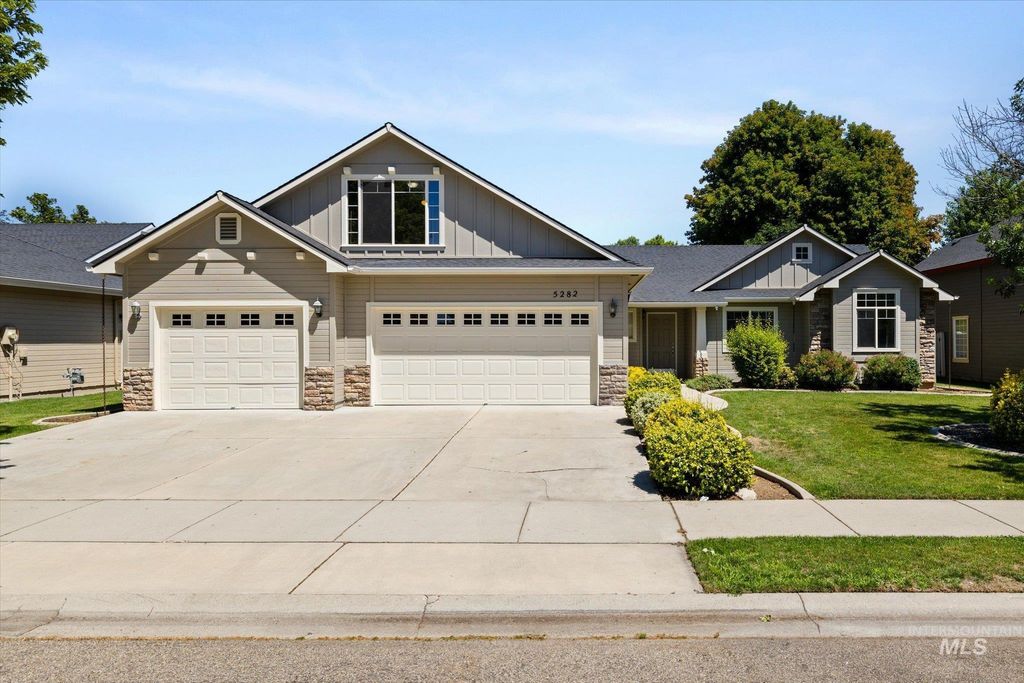 Photo of 5282 N Schumann Ave, Meridian, ID 83646 (MLS # 98968870)