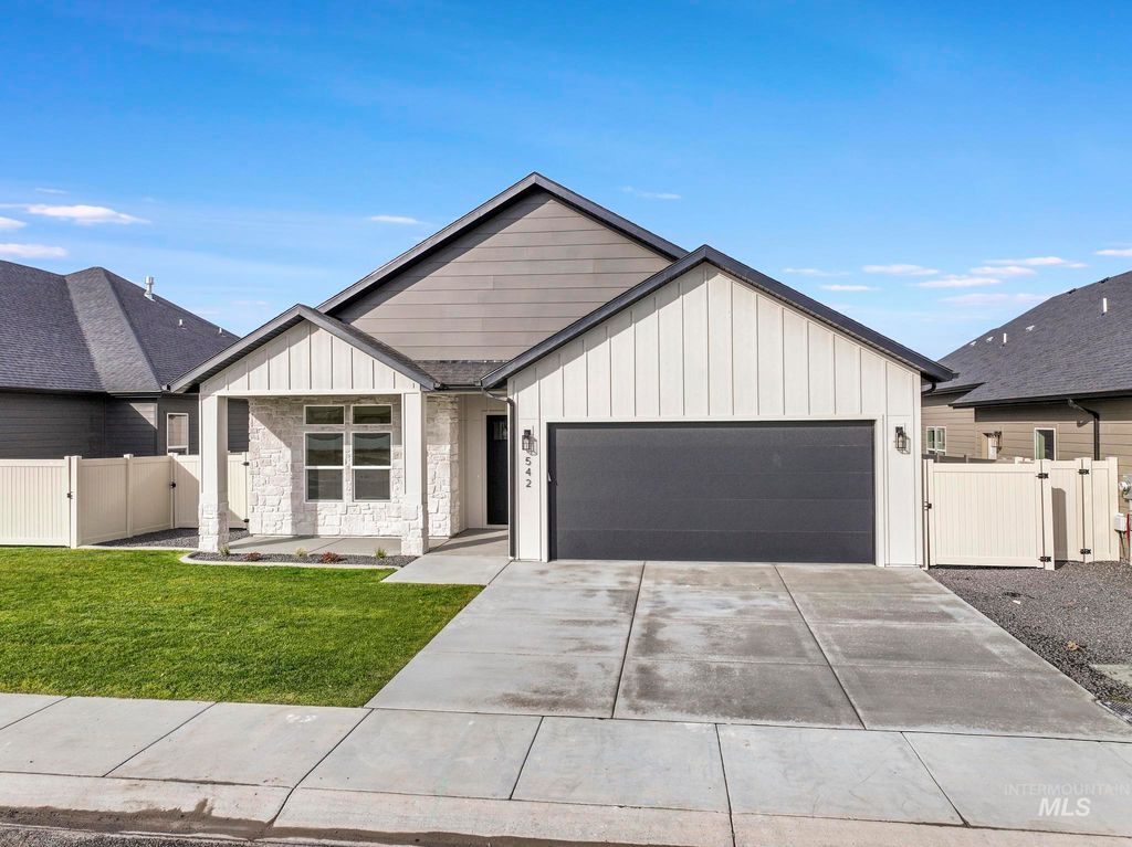 Photo of 542 Falling Leaf Lane, Twin Falls, ID 83301 (MLS # 98967090)