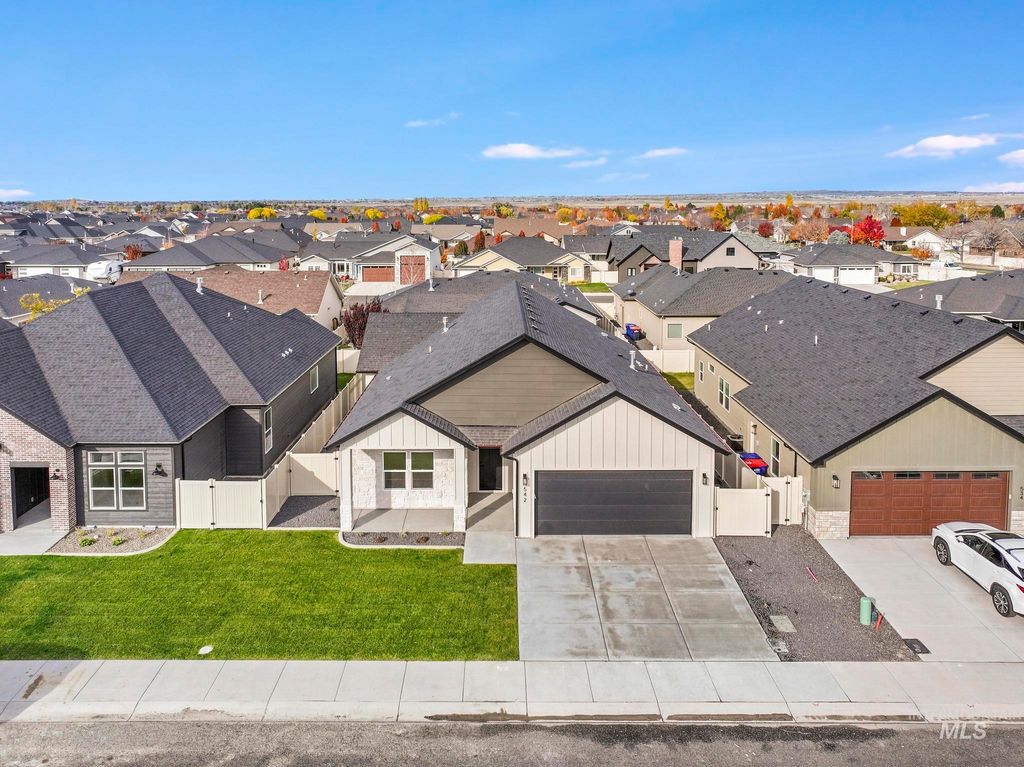 Photo of 542 Falling Leaf Lane, Twin Falls, ID 83301 (MLS # 98967090)