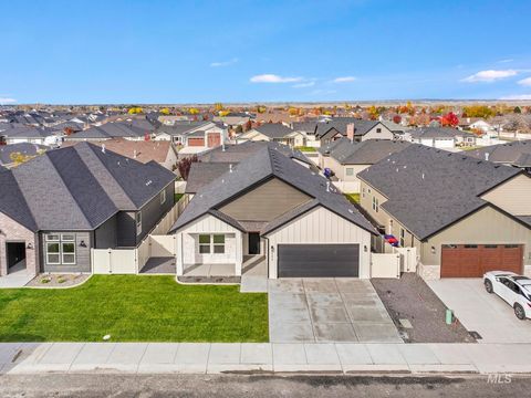 Photo of 542 Falling Leaf Lane, Twin Falls, ID 83301 (MLS # 98967090)