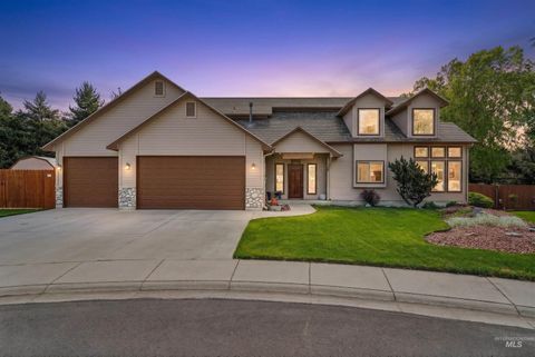 Photo of 3013 Gold Creek, Eagle, ID 83616 (MLS # 98987612)