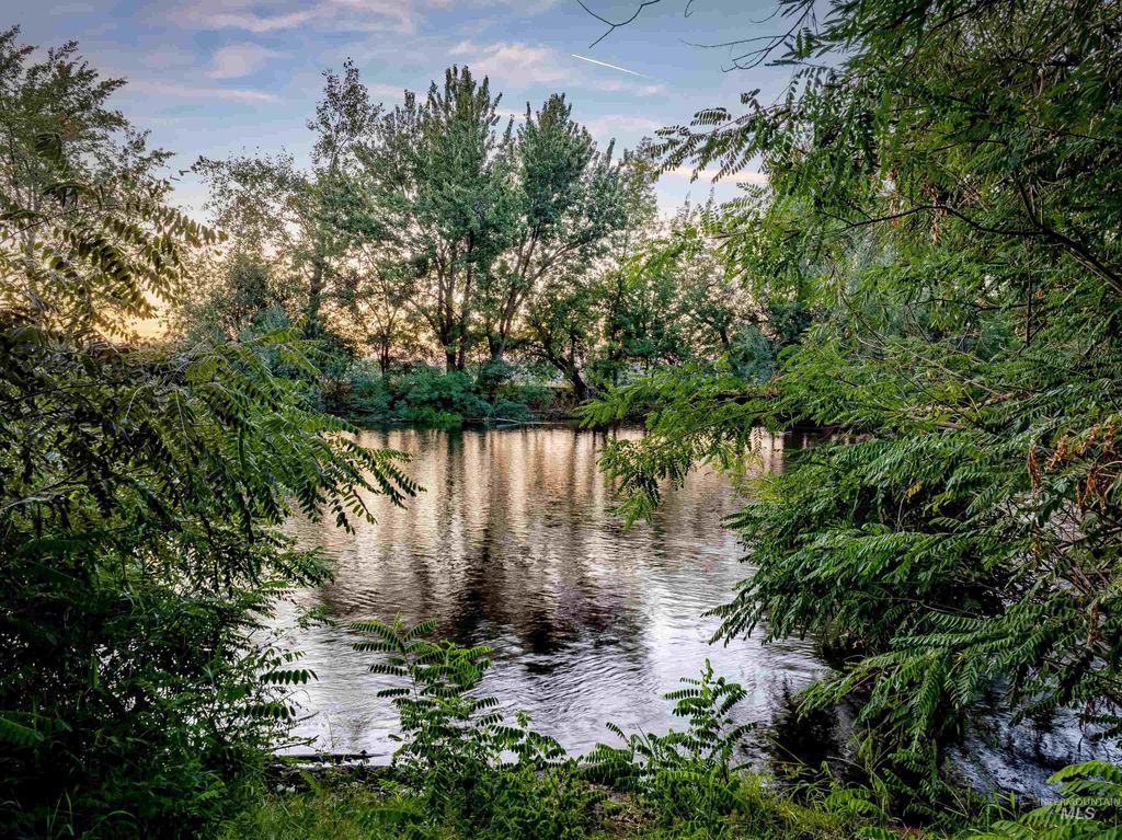 Photo of 103 S. Alder Ln, Eagle, ID 83616 (MLS # 98982787)