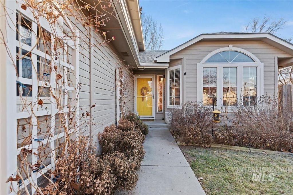 Photo of 2652 N Bobcat Way, Meridian, ID 83646 (MLS # 98971910)